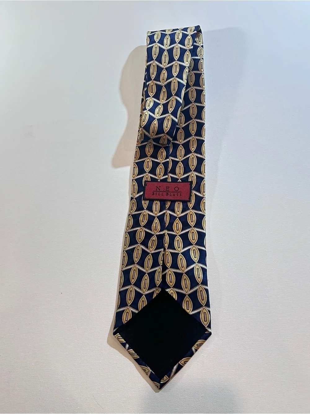 N.E.O. Bill Blass Men’s 100% Silk Tie Navy Gold Geometric Necktie